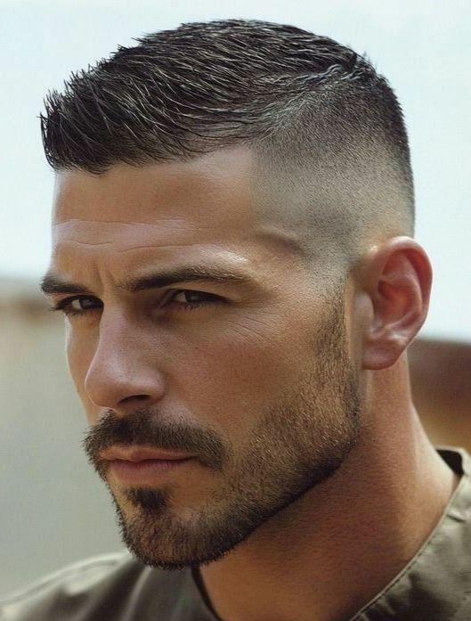 Taper élégant pour coiffure masculine